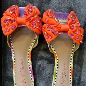 Betsey Johnson sandals/slides DAISYY-R. DAIS03S5